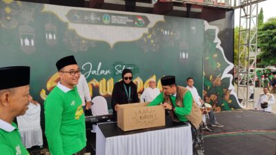 Jalan Sehat Sarungan Tutup Rangkaian Hari Santri PCNU Kota Pasuruan 2024